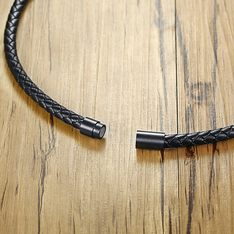 Collar Cuero Negro y Piedra de Lava